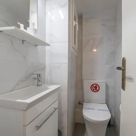 Apartment Marina Zeas Livemodern